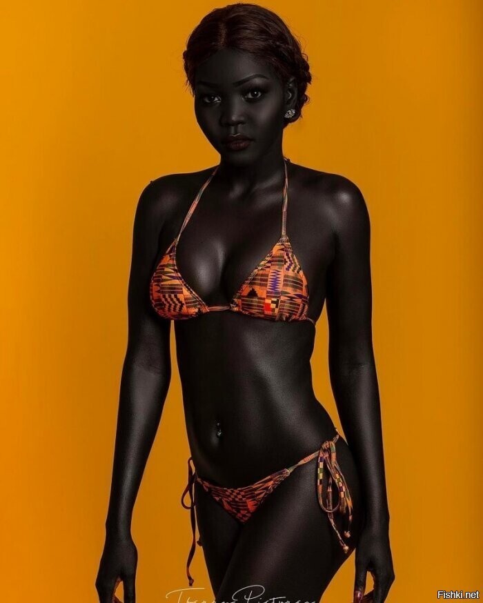 Ньяким Гатвеч- афроамериканская модель с угольно- черной кожей
