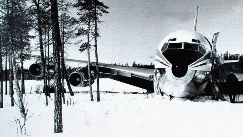 20 апреля 1978 года. Советский истребитель сбил южнокорейский "Боинг"