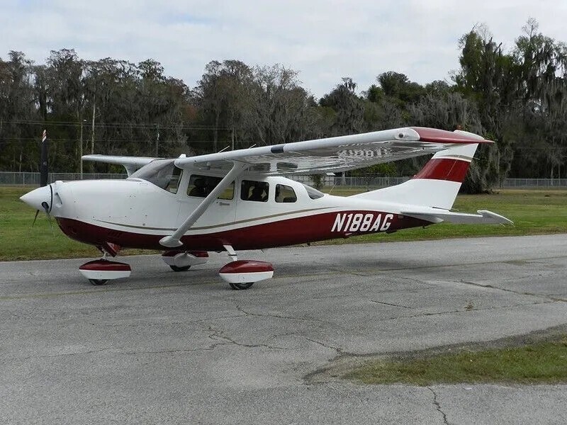 Cessna 206 — американский лёгкий самолёт