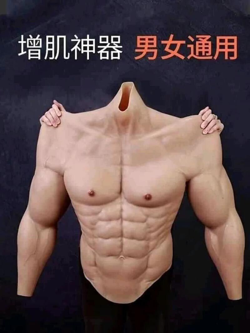 Реалистичный костюм с мускулистым телом