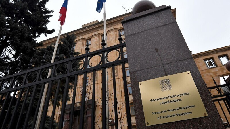Напряжение нарастает: Москва выслала 20 чешских дипломатов в ответ на действия Праги