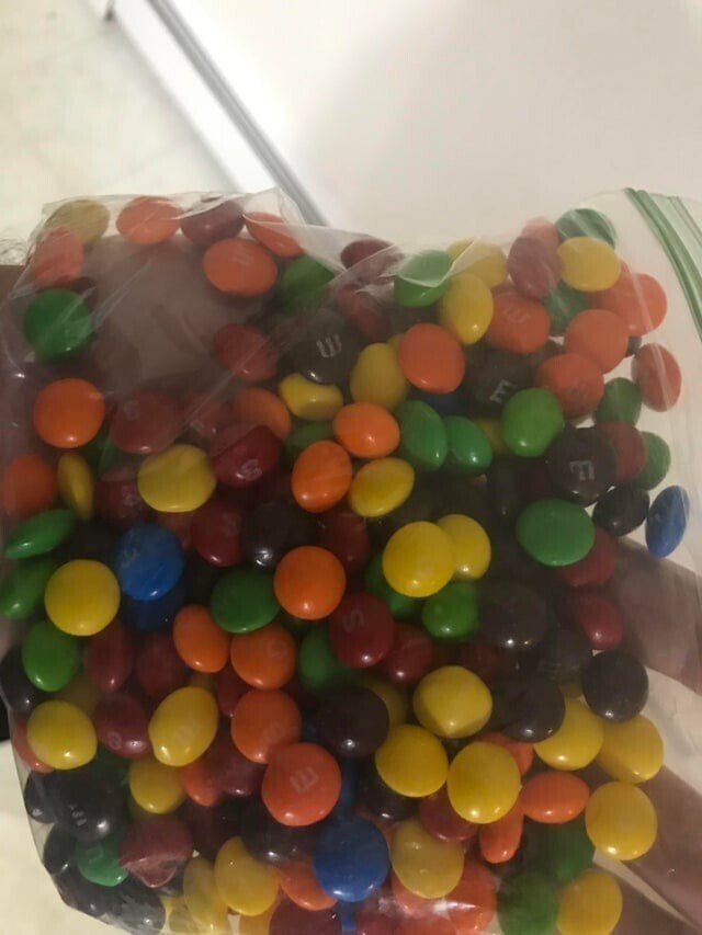 Моя жена думает, что смешивать M&M’s и Skittles — хорошая идея