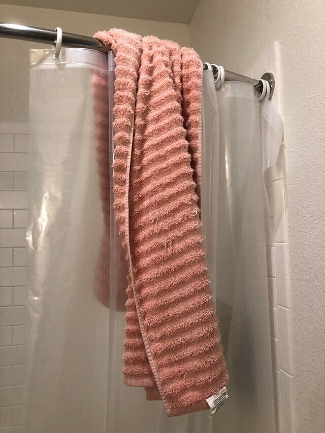 Как моя девушка вешает сушиться полотенце