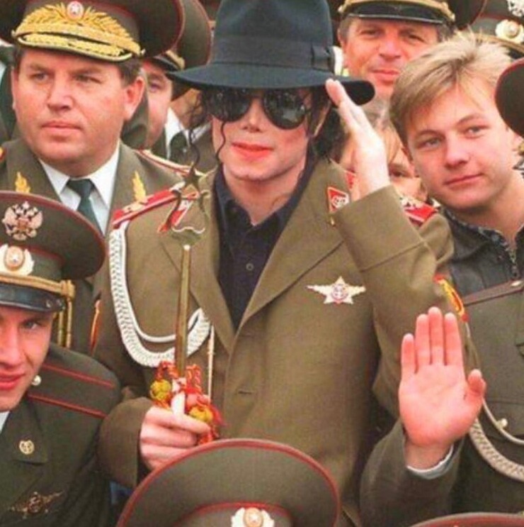 16. Майкл Джексон во время своего турне. Москва, 1996 год
