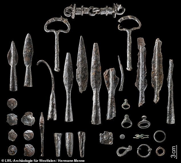В Германии найден древний клад с мечами побежденных врагов