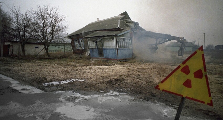 Покинутая деревня в районе Чернобыльской АЭС, октябрь 1990 года