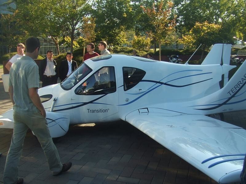 Безопасный летающий автомобиль был создан в 2005 году