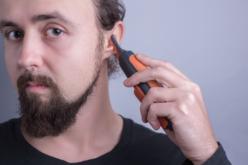 Факторы, провоцирующие рост волос в ушах