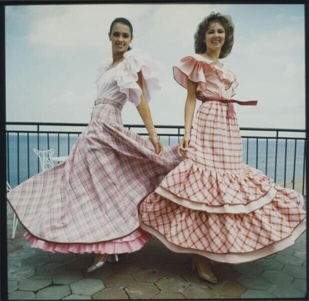 От завода до пляжа: фотографии советских девушек 80-х