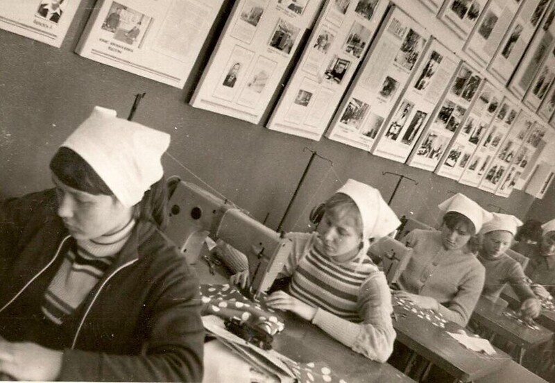 От завода до пляжа: фотографии советских девушек 80-х