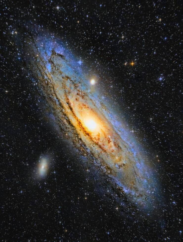 38. Астрофотограф отъехал на 300 км от городского светового загрязнения, чтобы сделать этот снимок галактики Андромеды