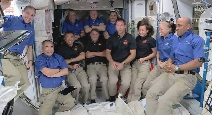 21. Сейчас в космосе находится в общей сложности 11 человек, это больше всего со времен запуска шаттлов