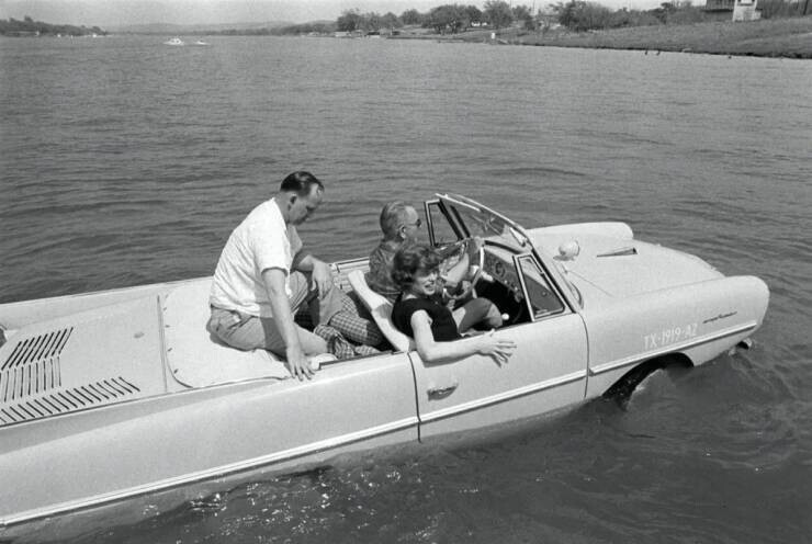 6. У президента Линдона Б. Джонсона была машина для занятий водным серфингом. Он пугал этим гостей