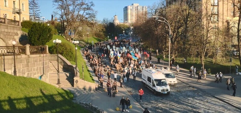 Украинские фашисты провели в Киеве марш в честь дивизии СС