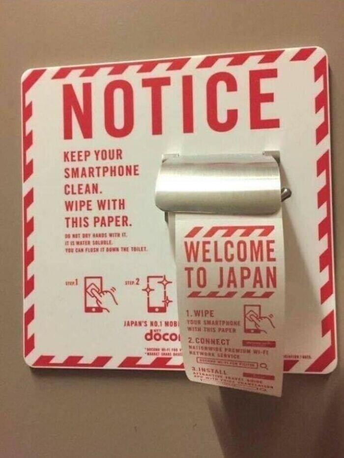 В токийском аэропорту Нарита есть специальные салфетки для очистки смартфонов - ведь на них может скапливаться еще больше бактерий, чем на сиденье унитаза
