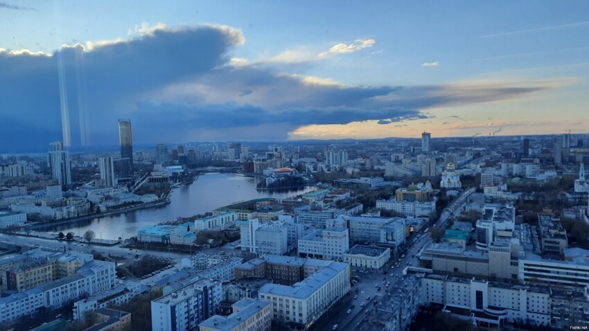 С женой в ресторане были, еть в Екатеринбурге такой небоскреб Высоцкий