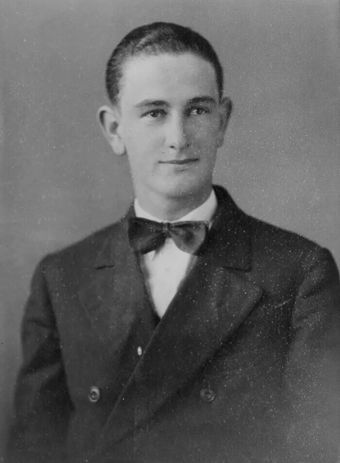 Линдон Джонсон, 18 лет.