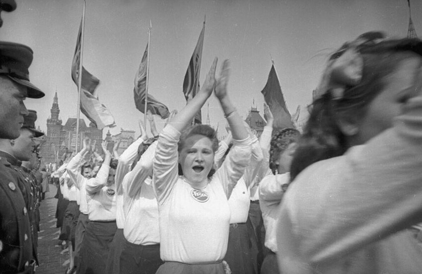  Колонна спортсменок общества «Труд» на Красной площади, 1949