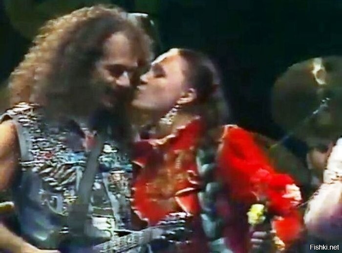 Надежда Бабкина целует Карлоса Сантану, 1987 год, СССР