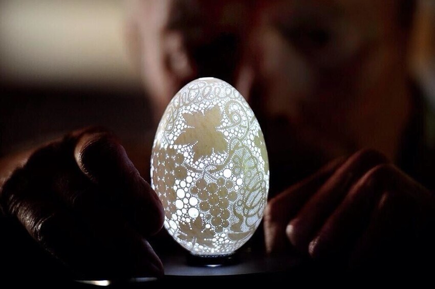 Пасхальное яйцо, в котором было сделано более 20 000 отверстий