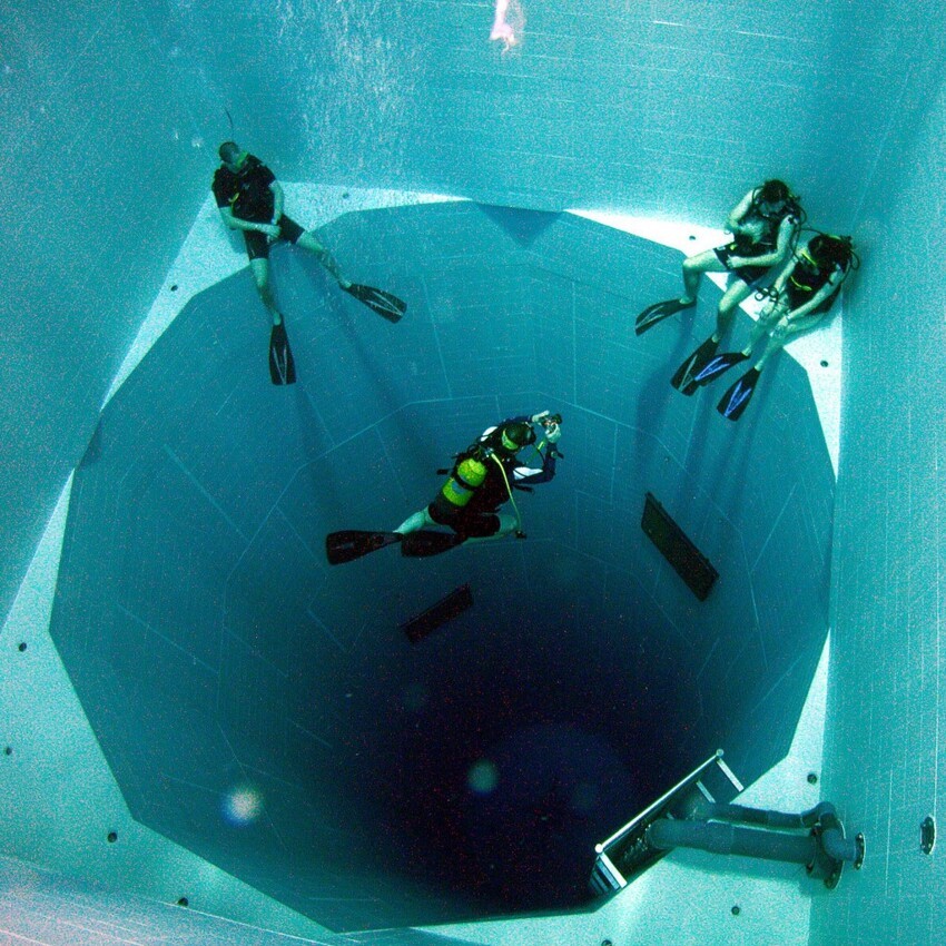 Самый глубокий бассейн в мире (глубина 34,5 м)