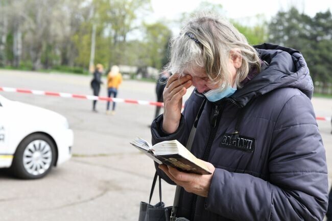 Тысячи цветов у Дома профсоюзов — это кошмар украинской власти — фоторепортаж