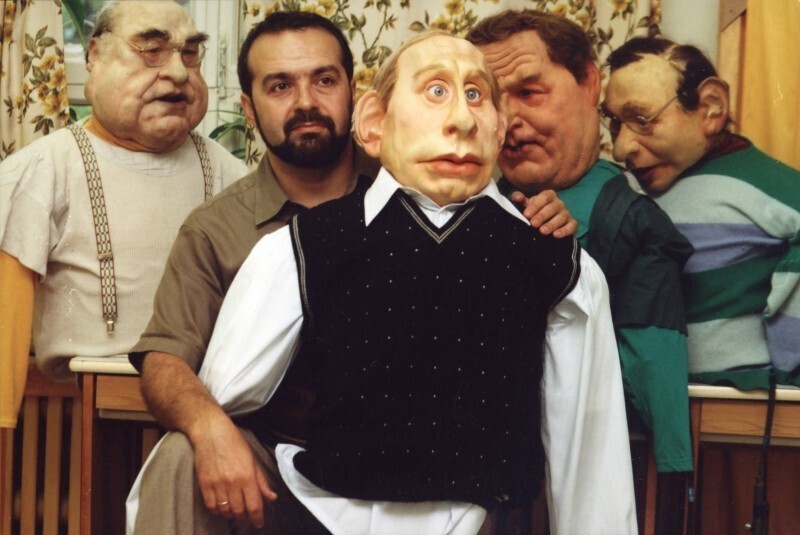 Главный сценарист передачи "Куклы" на НТВ Виктор Шендерович, 2000 год, Россия