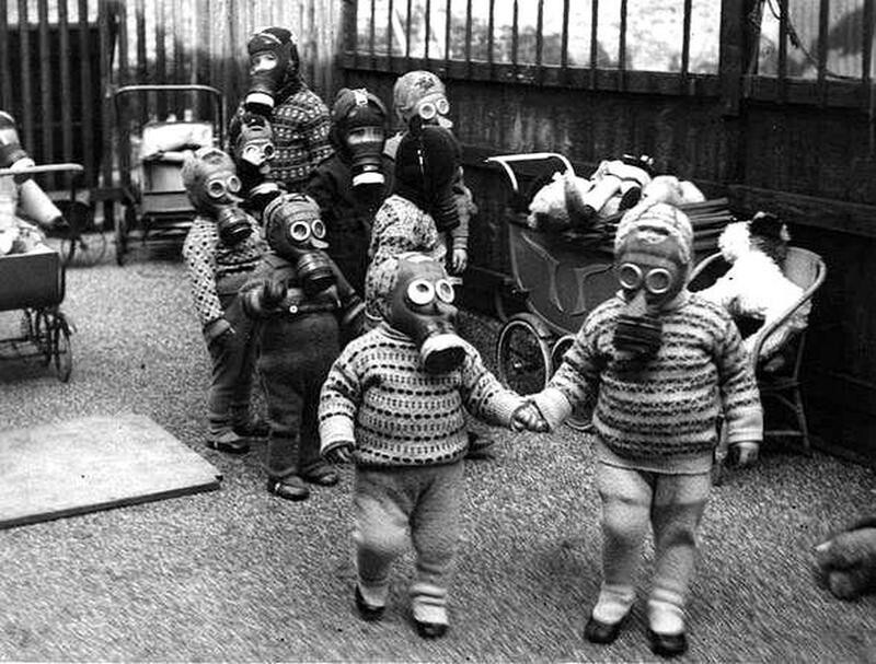 Прогулка на свежем воздухе в детском саду, 1942, Англия