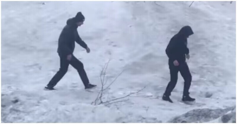 В Норильске парни попали в ловушку из рыхлого снега