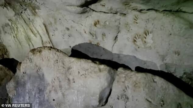 На стенах пещеры в Мексике нашли отпечатки детских ладоней