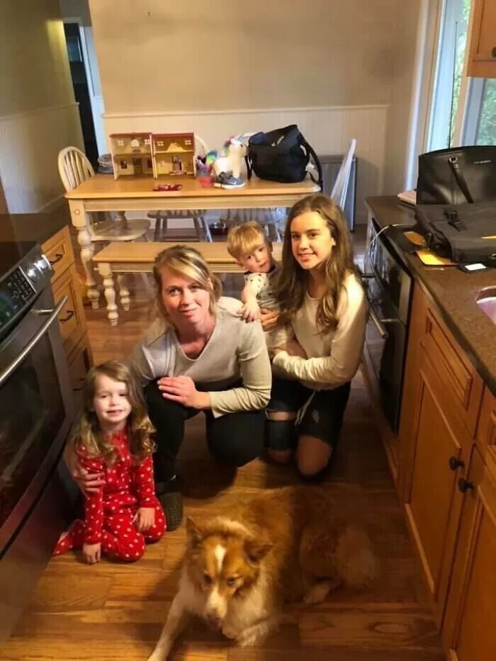 Собака, спасшая семью во время торнадо, вернулась домой через два месяца