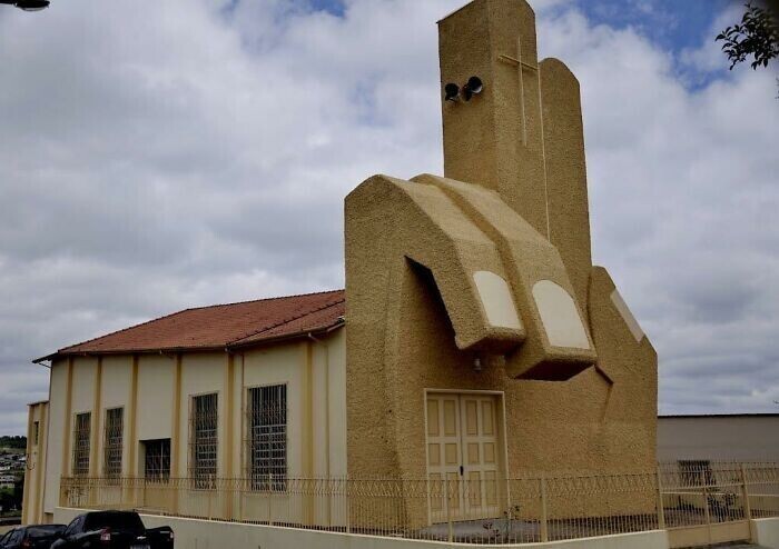 34. Церковь Святого Бенедикта, Андреландия, Минас-Жерайс, Бразилия. Построена в 1989 году