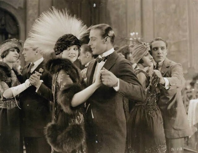 Рудольф Валентино во время съемок фильма "Четыре всадника Апокалипсиса" (1921 г.)