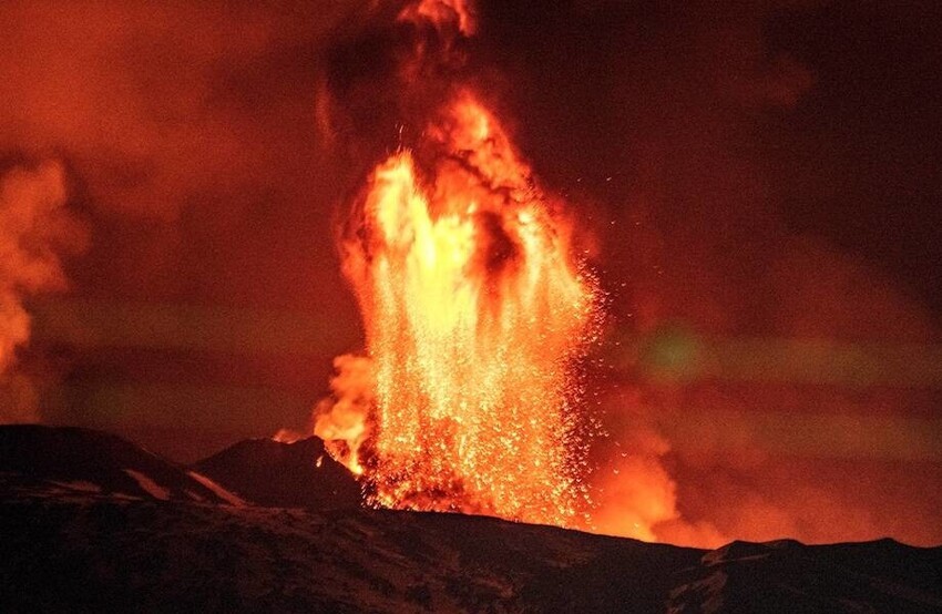 Как будет извергаться вулкан с металлической лавой