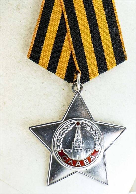 Орден Славы III степени (11.1944).