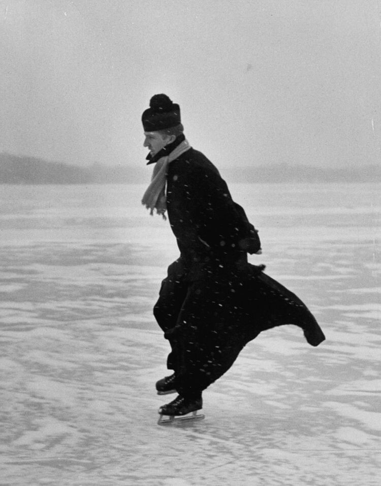 Священник на коньках, Детройт, Мичиган, 1954 год