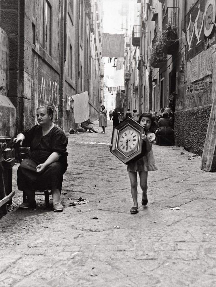 Старые часы, Неаполь, 1954 год