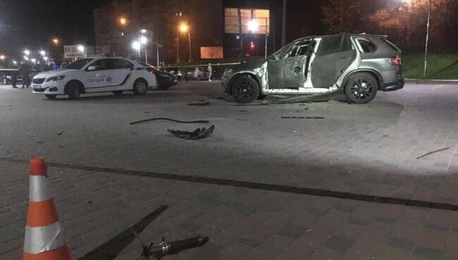 В украинском Ивано-Франковске расстреляли из гранатомета BMW Х5 