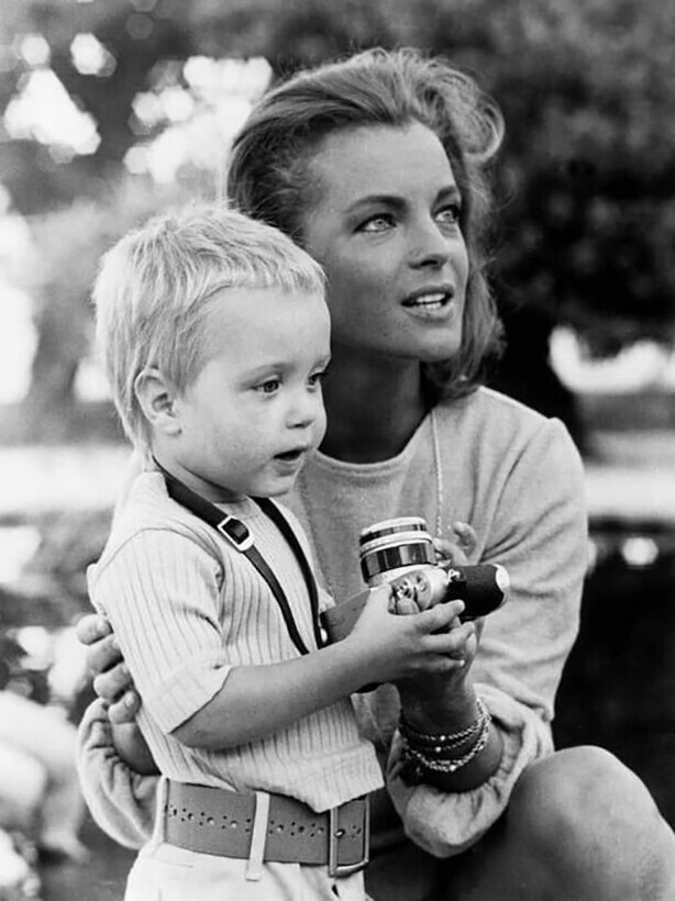 Актриса Роми Шнайдер с сыном Давидом. 1972 г.
