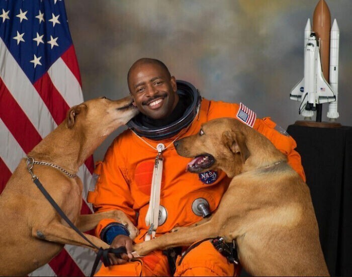 Астронавт НАСА Леланд Девон Мелвин и его официальное рабочее фото
