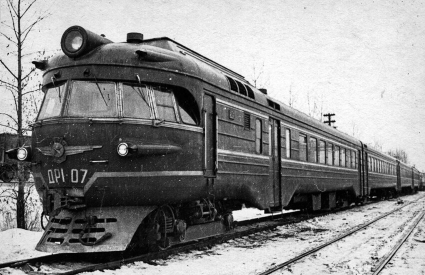 Первый в СССР серийный Дизель-поезд ДР1