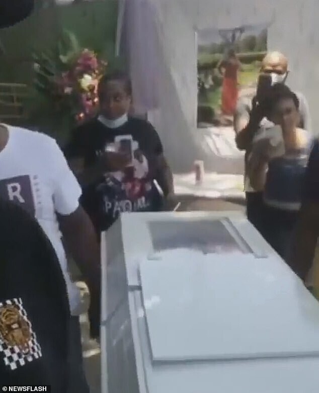 Доминиканка отрепетировала собственные похороны