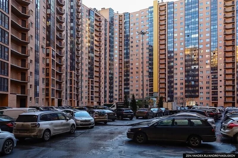 35 подъездов, 3708 квартир: как выглядит человейник-гигант в Санкт-Петербурге