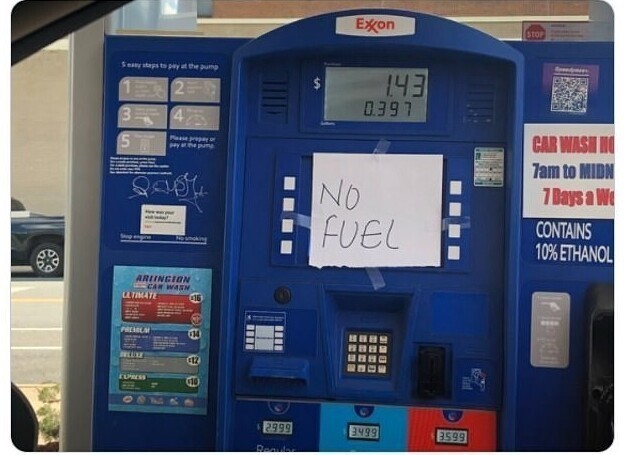 Американцы в панике скупают бензин