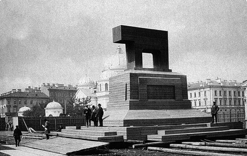 Кто ж его посадит? Он-же памятник