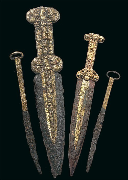 Скифские кинжалы и ножи с золотыми накладками, VI - V в.в. до н.э.