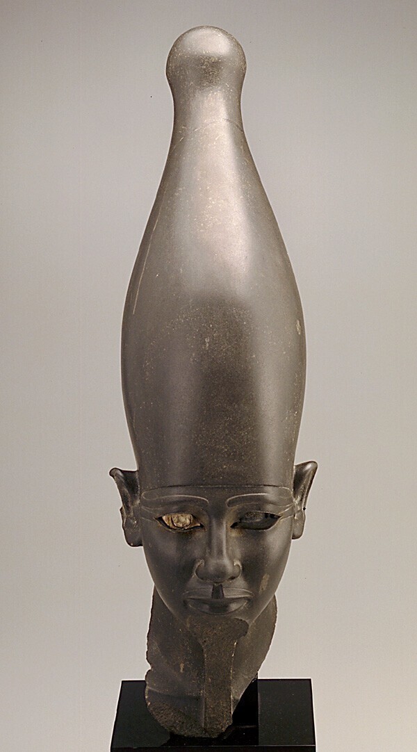 Голова неизвестного фараона Южного Египта в белой короне, 2675 - 2130 г.г. до н.э.