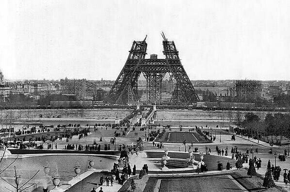 7. Снимок сделан в 1880-х годах во время строительства Эйфелевой башни