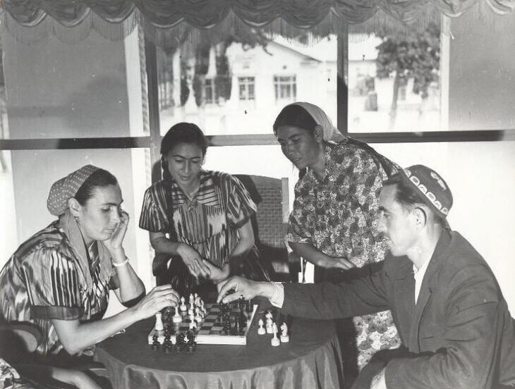 Танцы, шахматы и пляж: как граждане СССР проводили время в Домах отдыха