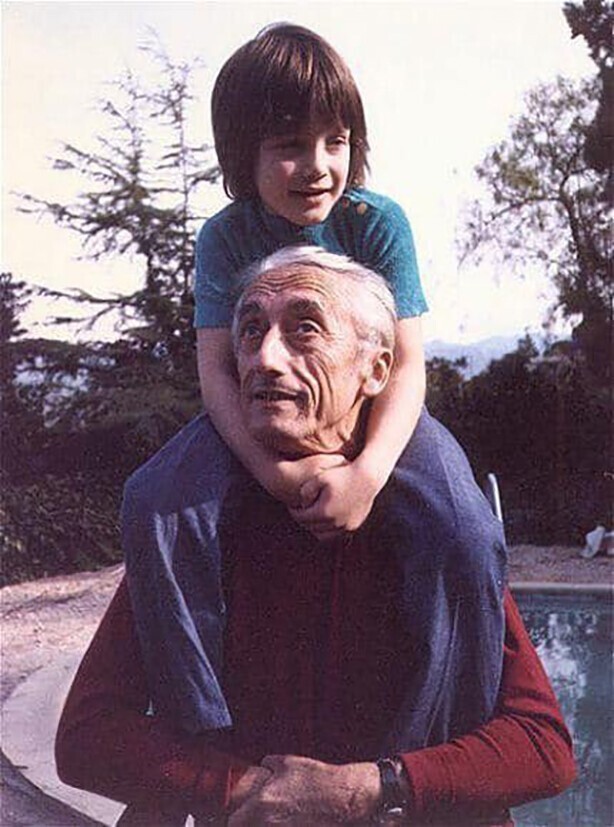 Жак-Ив Кусто с внуком Фабианом, 1970 год.
